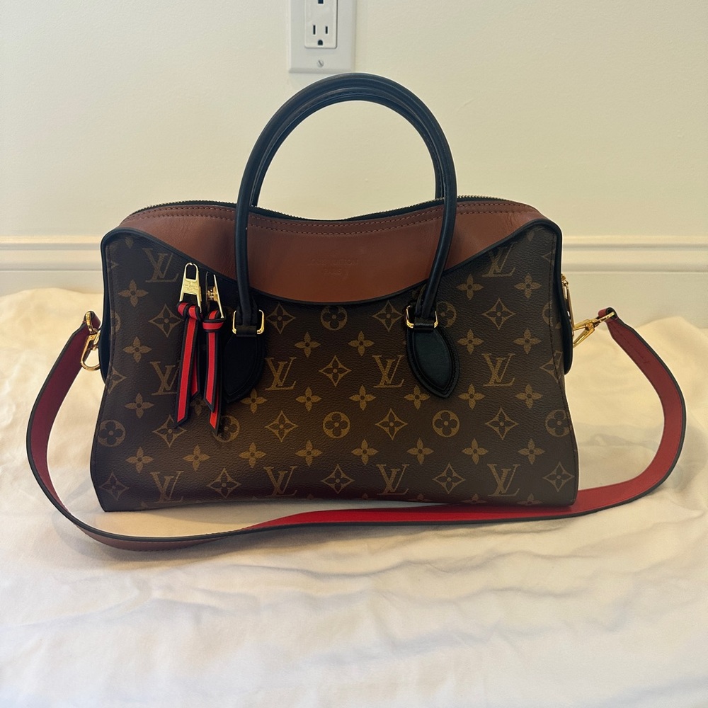LOUIS VUITTON
Monogram Tuileries